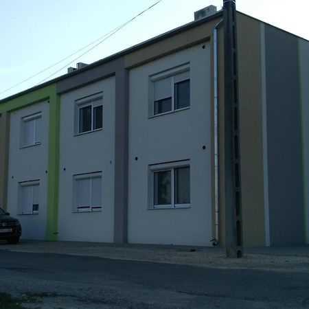 River Side Apartman Kalocsa Dış mekan fotoğraf